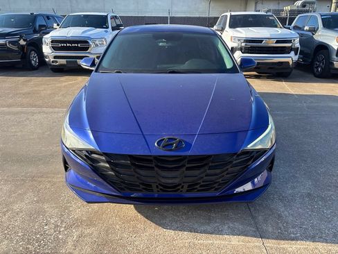 Used 2023 Hyundai Elantra SEL w/ Convenience Package FWD image 2