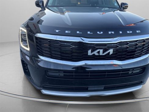 Used 2022 Kia Telluride LX image 3