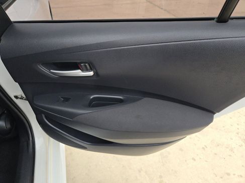 Used 2021 Toyota Corolla LE image 27