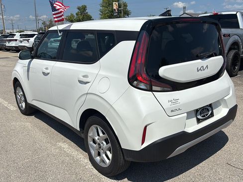 Used 2025 Kia Soul LX FWD image 4