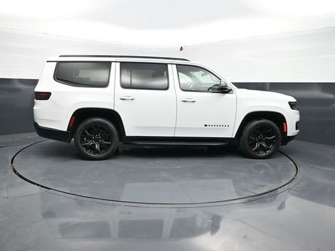 Used 2024 Jeep Wagoneer Series II AWD/4WD image 11
