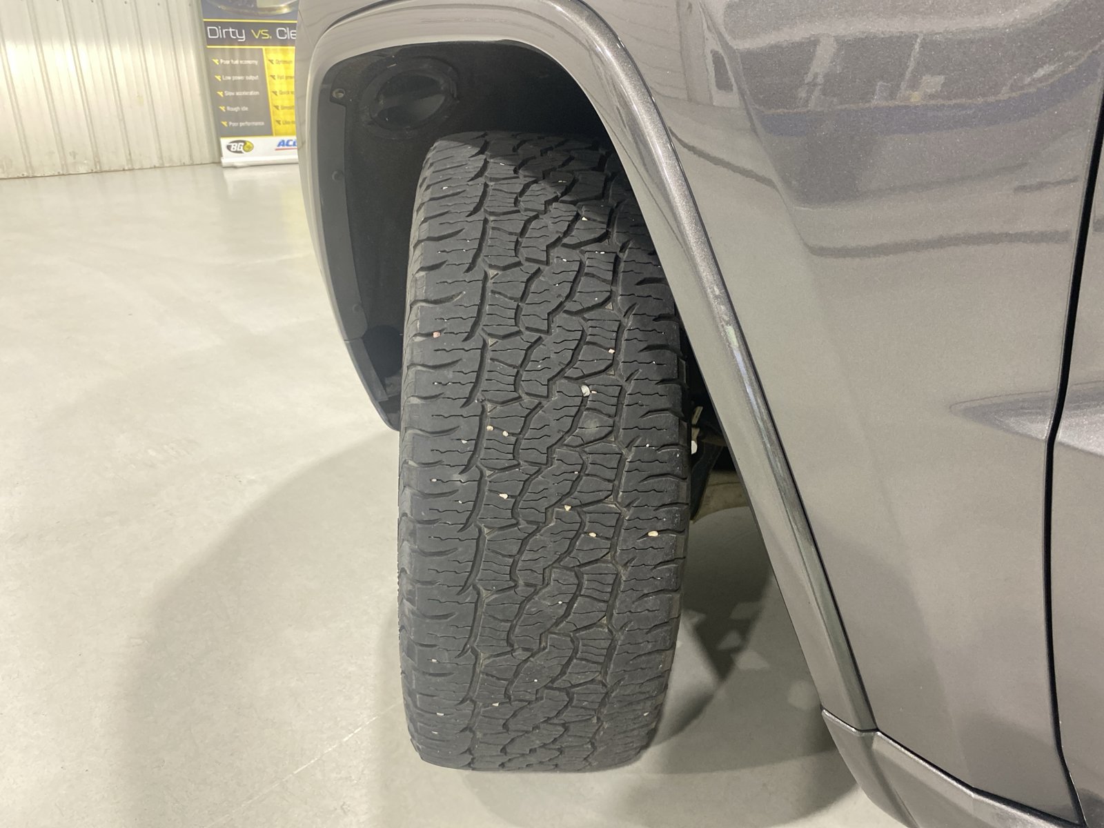 Used 2019 Jeep Grand Cherokee Overland AWD/4WD image 11