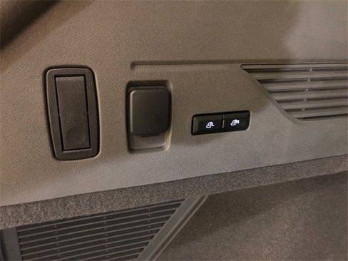 Used 2024 Lincoln Nautilus Premier w/ Equipment Group 102A image 9