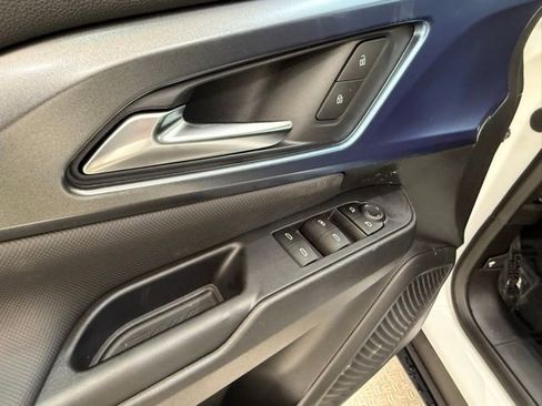 New 2026 Chevrolet Equinox EV LT image 15