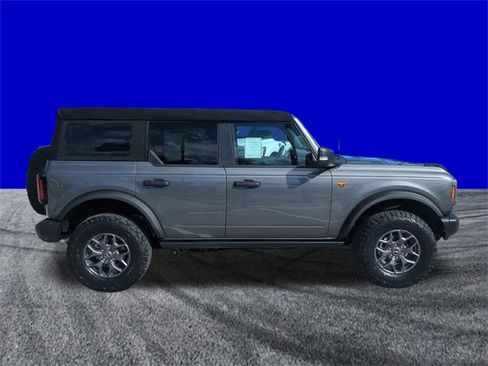 New 2025 Ford Bronco Badlands image 3