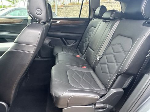 Certified 2025 Volkswagen Atlas SE image 12