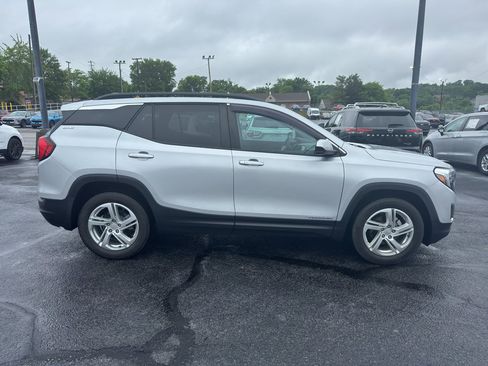 Used 2021 GMC Terrain SLE w/ Driver Convenience Package AWD/4WD image 2