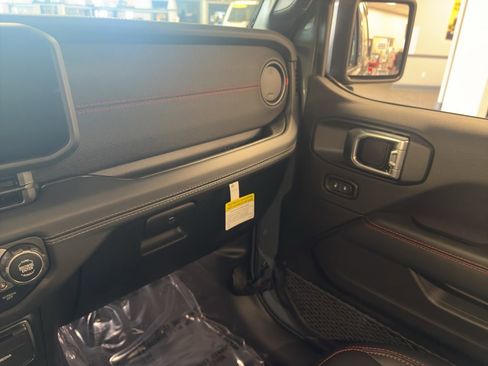 Used 2026 Jeep Wrangler Rubicon image 15