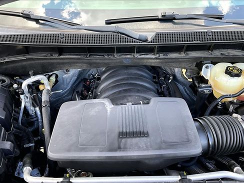 Used 2022 Chevrolet Suburban LT w/ Luxury Package RWD image 33