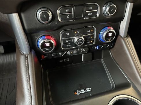 Used 2022 GMC Yukon SLT w/ SLT Luxury Package image 25