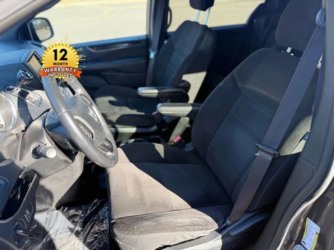 Used 2017 Dodge Grand Caravan SE image 12
