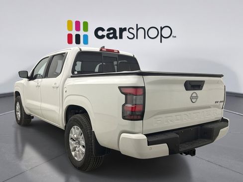 Used 2022 Nissan Frontier SV image 2
