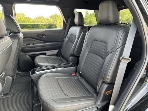 Used 2025 Nissan Pathfinder Rock Creek AWD/4WD image 21