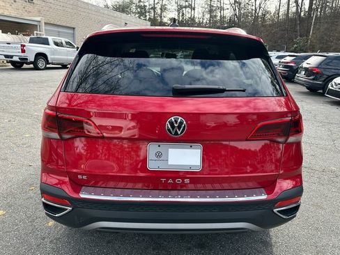 Certified 2022 Volkswagen Taos SE image 6