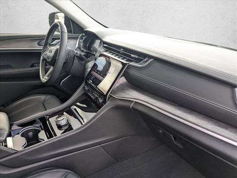 Used 2023 Jeep Grand Cherokee Limited w/ Luxury Tech Group II image 20