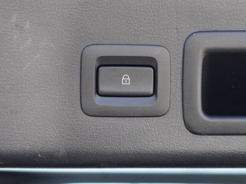 Used 2022 MAZDA MAZDA3 s image 34