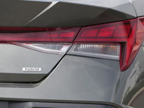 New 2025 Hyundai Elantra Limited image 3