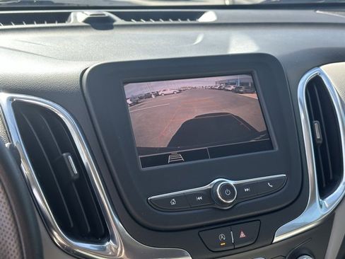 Used 2022 Chevrolet Equinox LS image 9