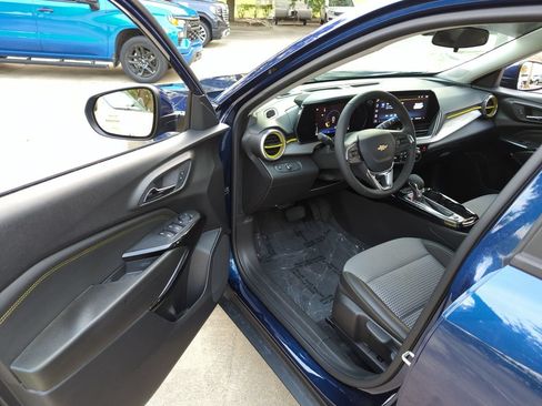 Used 2024 Chevrolet Trax LT w/ Driver Confidence Package FWD image 7
