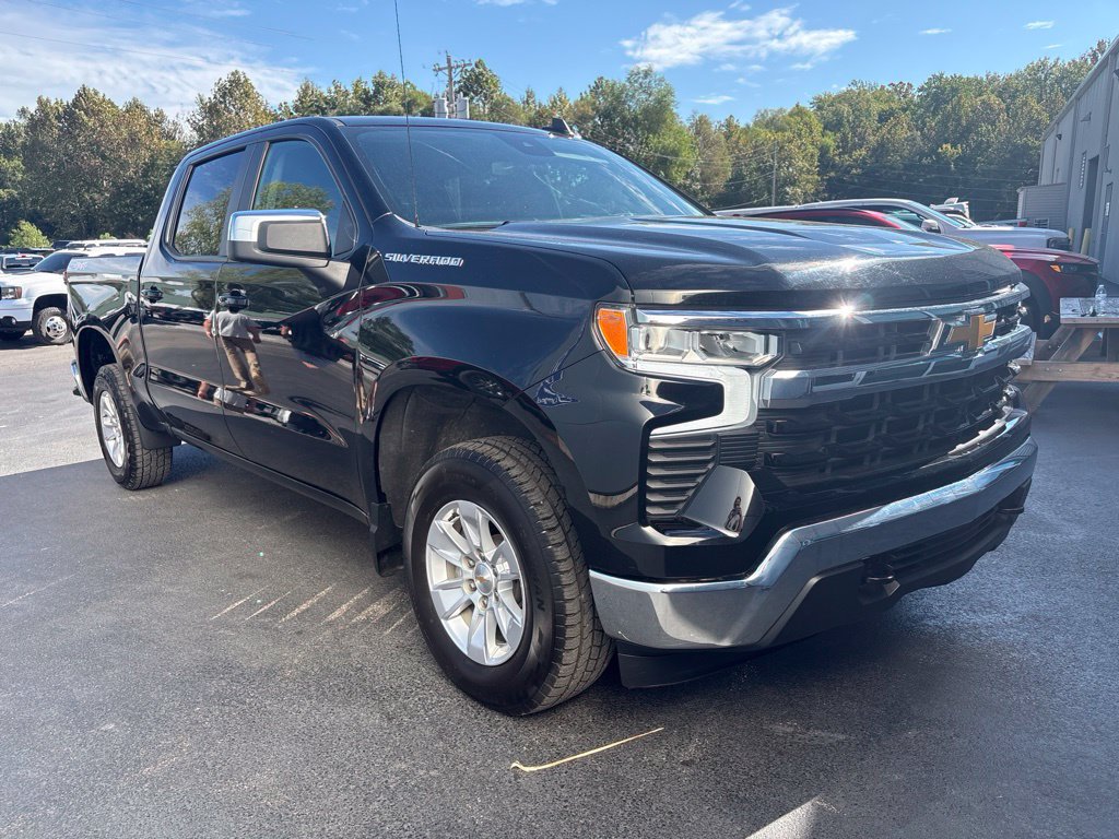 Used 2025 Chevrolet Silverado 1500 LT AWD/4WD image 2