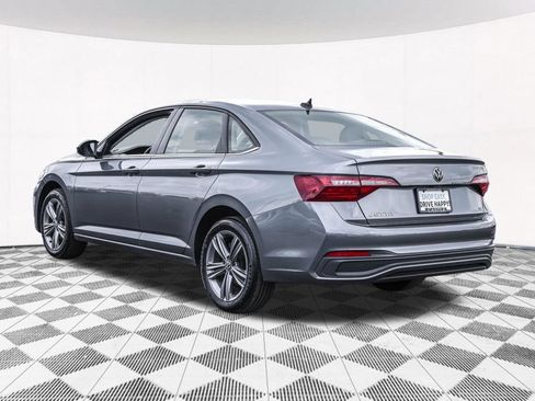 Certified 2023 Volkswagen Jetta SE FWD image 12
