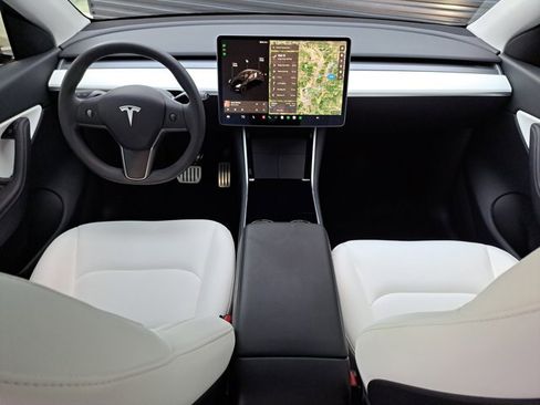 Used 2020 Tesla Model Y Performance image 10