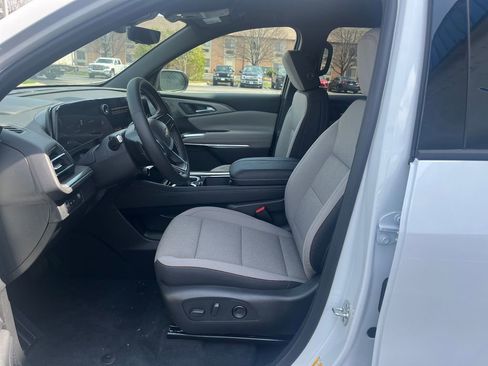 New 2026 Chevrolet Traverse LT w/ Driver Confidence Package FWD image 9