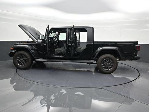 Used 2025 Jeep Gladiator Sport AWD/4WD image 32
