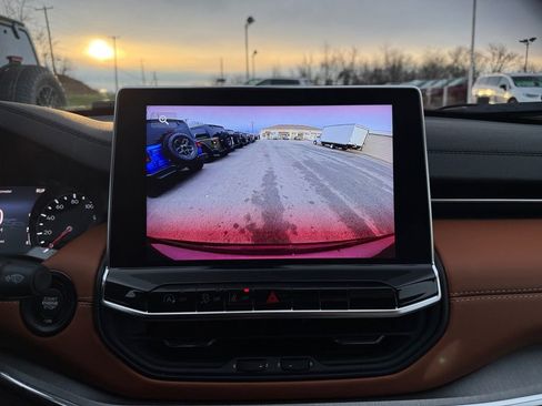Used 2022 Jeep Compass Limited image 18