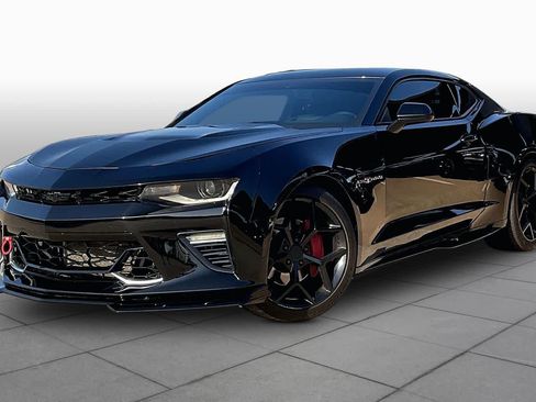 Used 2017 Chevrolet Camaro SS RWD image 3