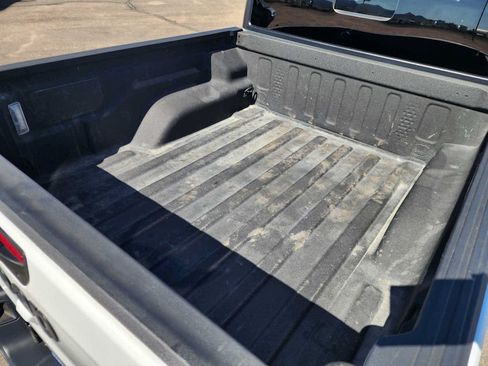 Used 2025 Jeep Gladiator Sport AWD/4WD image 6