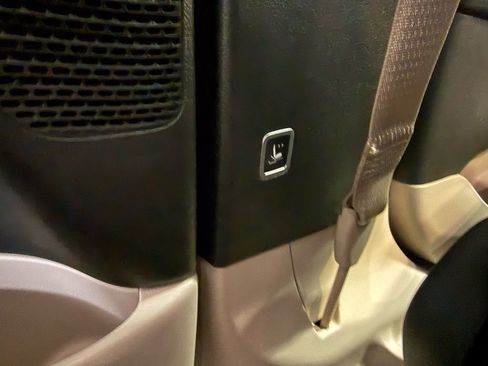 Used 2018 Chrysler Pacifica Touring Plus image 8