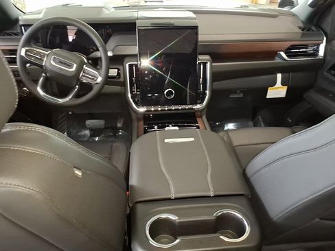 New 2026 GMC Yukon Denali AWD/4WD image 10