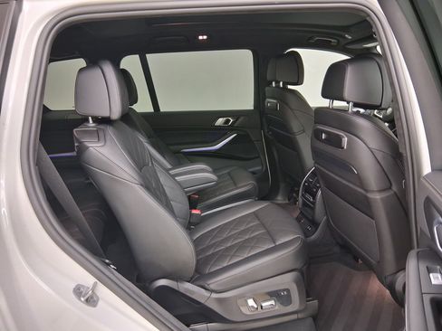 Used 2024 BMW X7 xDrive40i w/ M Sport Package AWD/4WD image 31