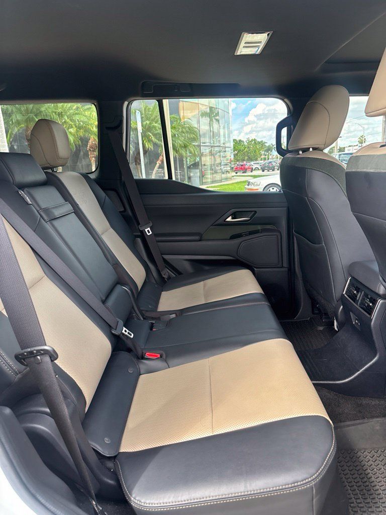 Used 2024 Lexus GX 550 AWD/4WD image 7