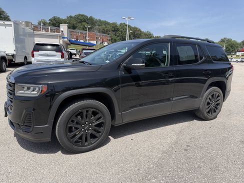 Used 2023 GMC Acadia SLE w/ Elevation Edition FWD image 3