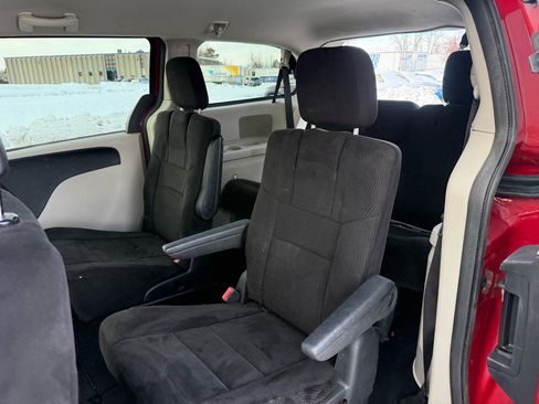 Used 2012 Dodge Grand Caravan SXT image 12