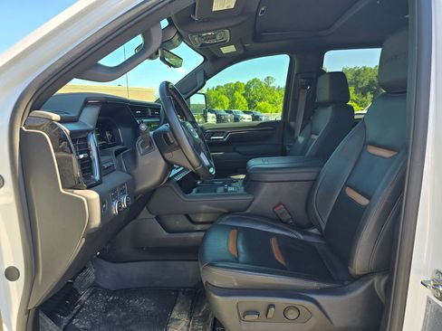 Used 2025 GMC Sierra 2500 AT4 w/ AT4 Premium Plus Package AWD/4WD image 4