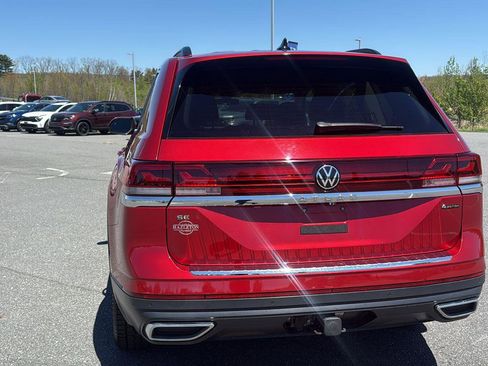 Used 2024 Volkswagen Atlas SE AWD/4WD image 7