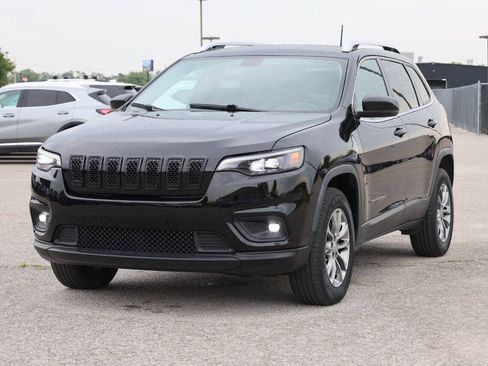 Used 2019 Jeep Cherokee Latitude Plus w/ Cold Weather Group AWD/4WD image 6