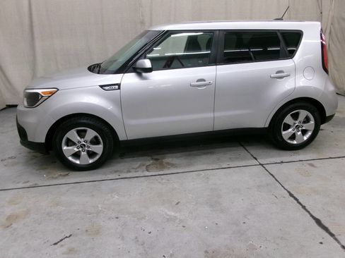 Used 2018 Kia Soul Base 4dr Crossover 6A image 4