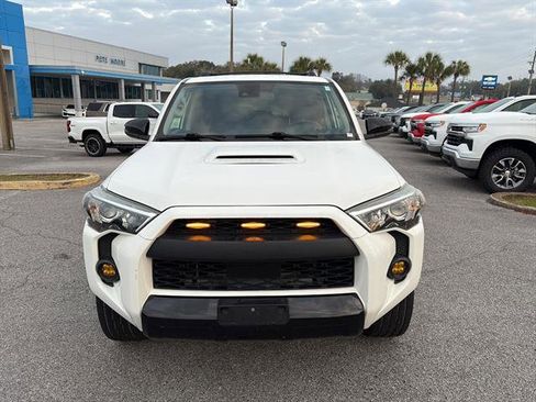 Used 2020 Toyota 4Runner Venture w/ Moonroof Package image 2