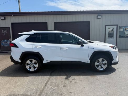 Used 2021 Toyota RAV4 LE AWD/4WD image 5