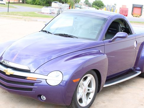 Used 2004 Chevrolet SSR w/ Preferred Equipment Group RWD image 26