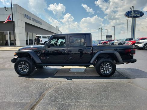 Used 2025 Jeep Gladiator Mojave w/ Convenience Group AWD/4WD image 7