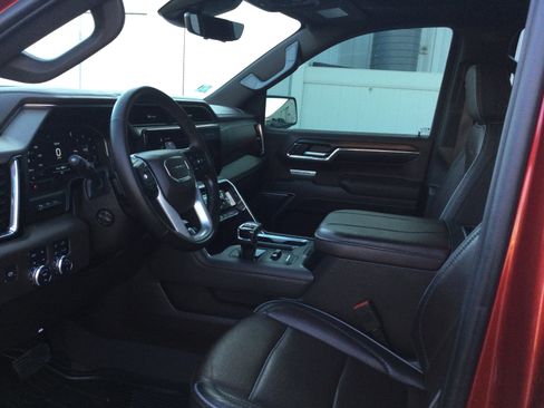Used 2024 GMC Sierra 1500 Denali w/ Technology Package AWD/4WD image 12