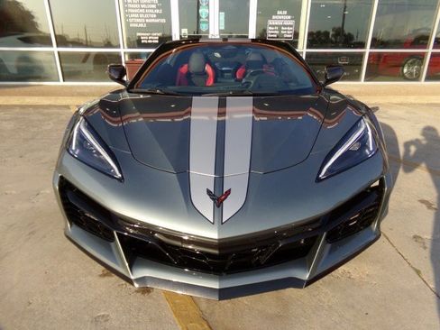 Used 2024 Chevrolet Corvette Z06 RWD image 2