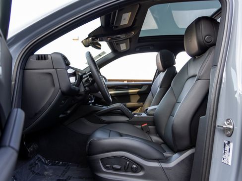 New 2025 Porsche Cayenne E-Hybrid image 26