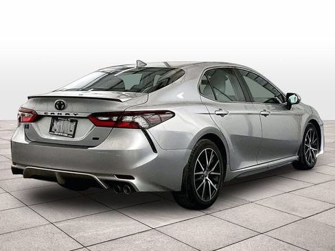 Used 2021 Toyota Camry SE w/ Cold Weather Package FWD image 11