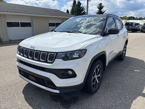Used 2024 Jeep Compass Limited AWD/4WD image 9